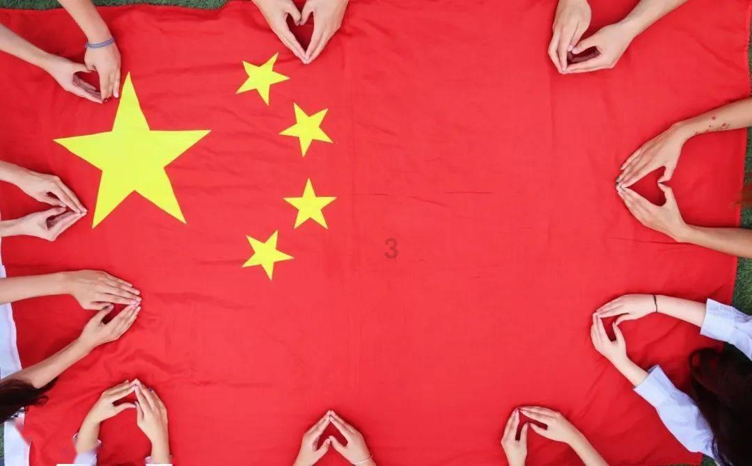 为什么皇帝抱甄嬛的时候太监不能看？
